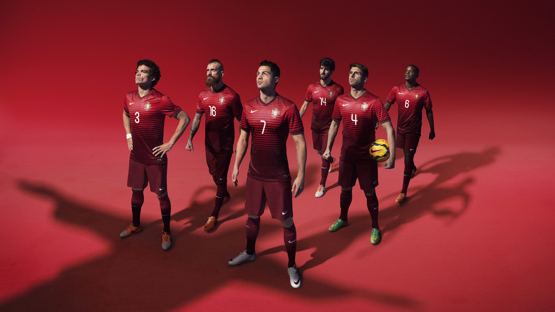 实力强队相继晋级，欧冠争霸脉脉，欧冠战队