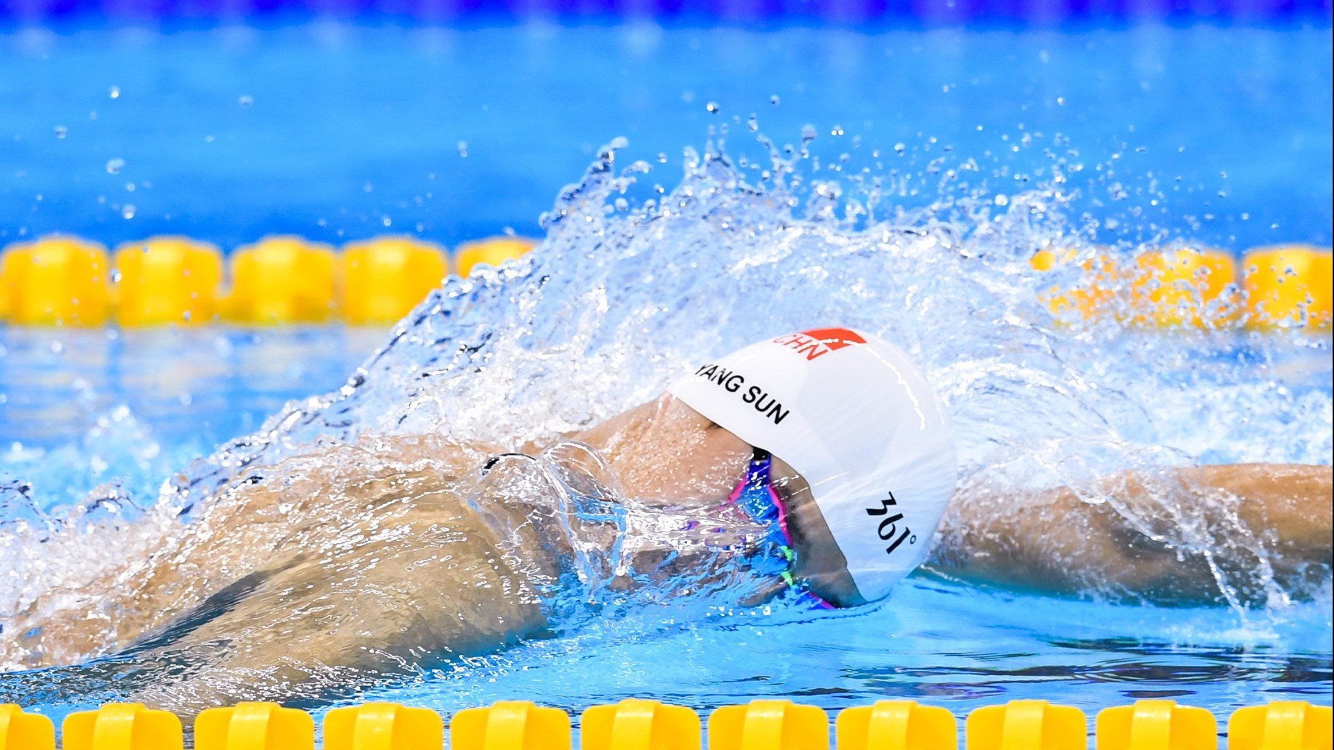 九游娱乐APP-“2025游泳锦标赛新加坡：顶尖选手争锋，金牌花落谁家？”